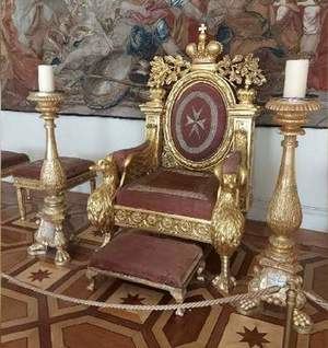 El trono del Gran Maestre de la Orden de San Juan de Jerusalén, se construyó entre los años 1799 y 1800