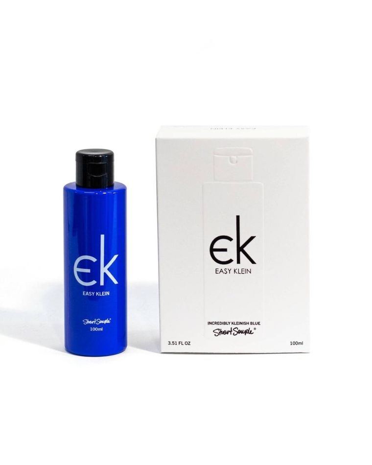 Pintura Easy Klein de Stuart Semple. Incluso ha empleado el packaging de Calvin Klein para confundir al personal...