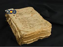 La Policía Nacional entrega dos códices manuscritos de los siglos XIV y XVIII recuperados en Elche