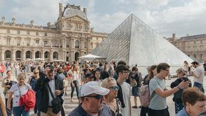 El Louvre se vio obligado a cerrar después de que el personal abandonara el museo en protesta por el hacinamiento de Publico.