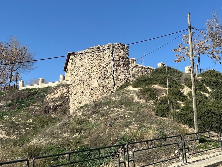 La amenaza de derrumbe del Torreón de la Guardia, propiedad del Ministerio de Hacienda  es una realidad