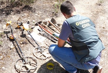 Equipos de ARQUEOFURTIVISMO intervenidos en 
las Ruinas Romanas de Sansueña (conocido comúnmente  como 'Campamento Romano PETAVONIUM, en Santibáñez de Vidríales -Zamora