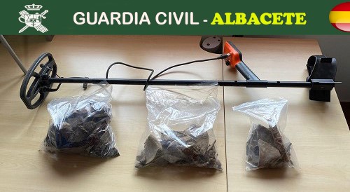 buscador de metales y restos humanos intervenidos  a los expoliadores de Sierra de Segura