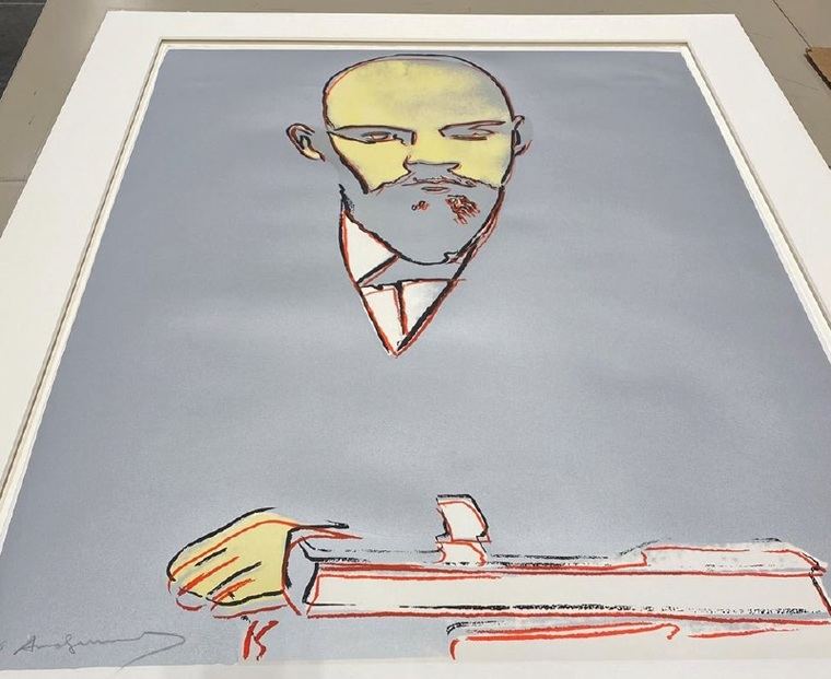 La pieza robada es una prueba de color de la serigrafia Vladimir Lenin con número 44/46. 