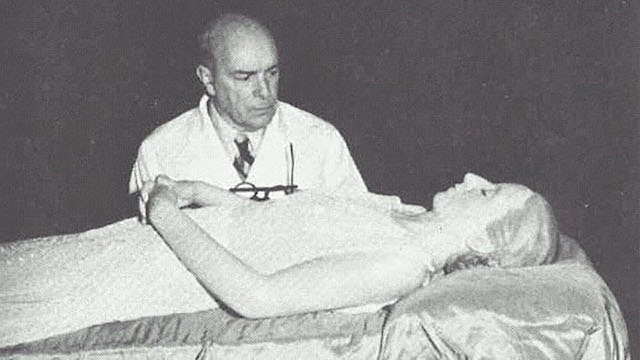 El Dr. Ara Sarriá y su obra maestra: La momia de Evita