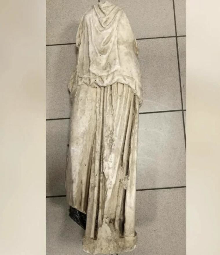 La pieza encontrada en un cubo de basura ¿Abandonada por no poder venderla?