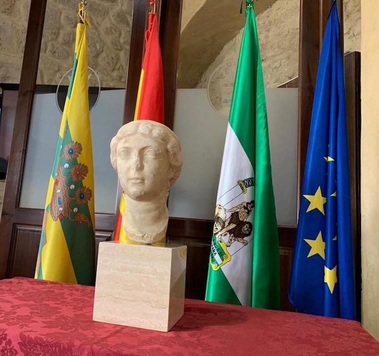 busto de Antonia Minoren el salón de actos del Ayto. de Bornos (Cádiz)