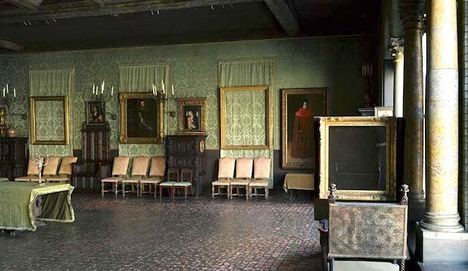 La sala del museo sin dos cuadros de Rembrandt y sin el cuadro de Vermeer