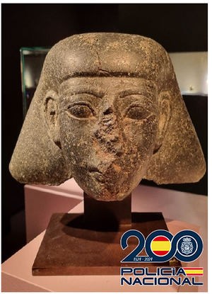 La Policía Nacional detiene a un vendedor de antigüedades de Barcelona por la venta ilícita de una escultura egipcia