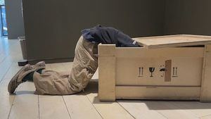 La escultura 'El preparador' (2024) de Allysa Pierre.
