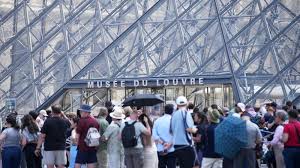 ante el hacinamiento de público, los empleados del museo cerraron sus puertas el 9 de junio