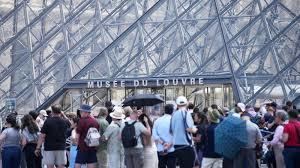 ante el hacinamiento de público, los empleados del museo cerraron sus puertas el 9 de junio