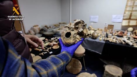 La Guardia Civil descubre en Alicante una trama de expolio arqueológico de 50 años de antigüedad