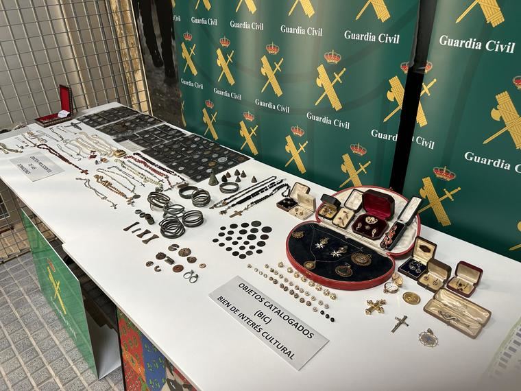 Objetos recuperados de los robos en el Museo Santuario de Lluc