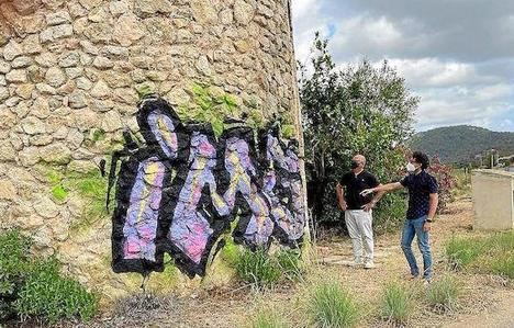 Una pareja de adultos acusados de realizar más de 300 grafitis en 8 pueblos de Mallorca.