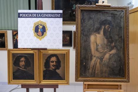 La policía de Valencia interviene 3 pinturas falsas en Santander.