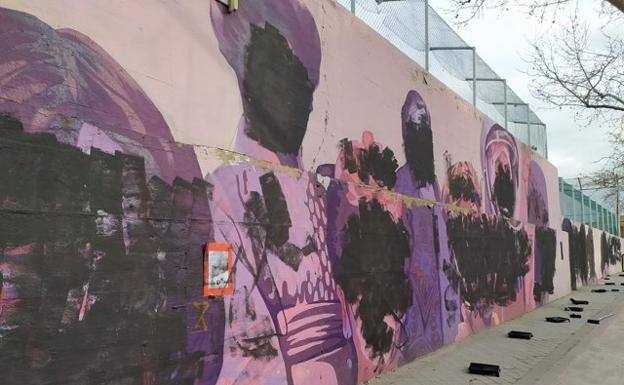 EL mural 'la Unión hace la fuerza' en su primera vandalización de marzo de 2021