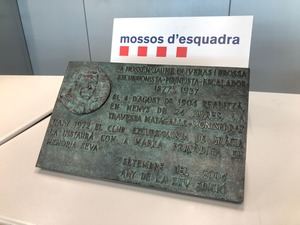 Los Mossos d'Esquadra recuperan la placa de bronce robada de la Creu de Matagalls (Barcelona)