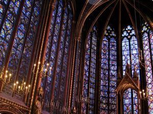 Emmanuel Macron y el arzobispo de Paris “quieren dejar su huella” (o patada) en Notre Dame