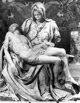 La escultura sufrió daños en el rostro de la Virgen (nariz y ojo) y su brazo. La restauración en 1972 se creía casi imposible