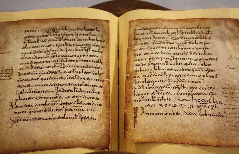 Códice 60, número 89, (992 d.C),  se considera el texto escrito más antiguo identificable como castellano incipiente.