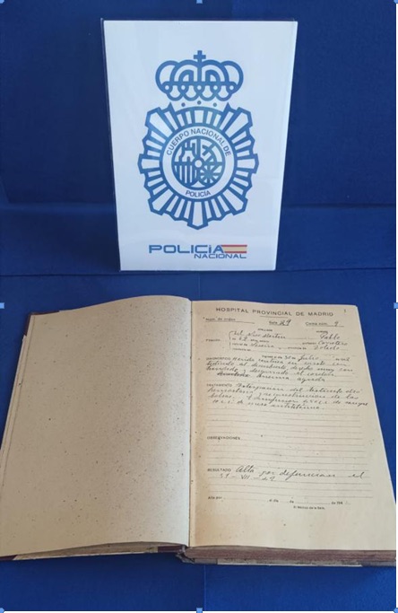 La Policía Nacional recupera cuatro legajos del siglo XIX y un libro de 1942 que habían sido puestos a la venta en Internet