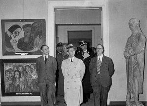 J.Goebbels recorriendo los museos alemanes antes de 1937