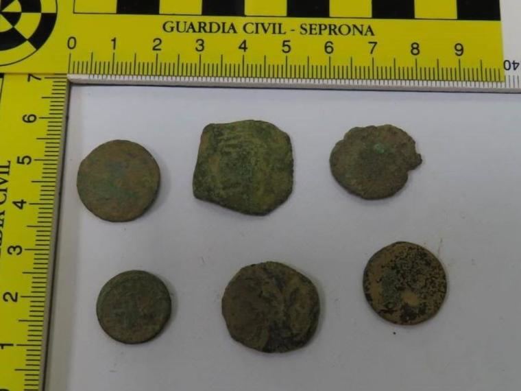 Algunas de las piezas saqueadas, intervenidas en la operación