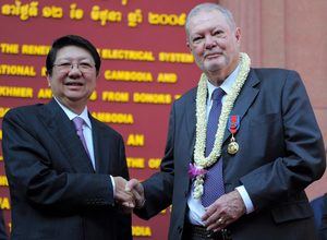 Douglas Latchford y Sok An, ex primer ministro de Camboya en 2009. Tiempos de gloria...