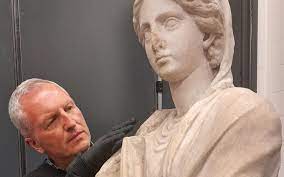 Peter Higgs, identificado como el probable ladron de las joyas British Museum