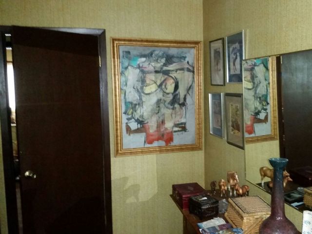 El cuadro estaba detrás de la puerta del dormitorio de los Alter