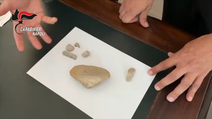 Los 'objetos robados' (piedras robadas) iban a formar parte de la colección del hijo del ladrón.