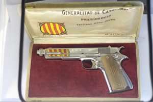 Pistola Isard, ejemplar de presentación al  President Lluis Companys y capturada por las tropas nacionales al entrar en Barcelona en Enero de 1939. Fabricada en los Tallers del Parc Mòbil,  Barcelona, 