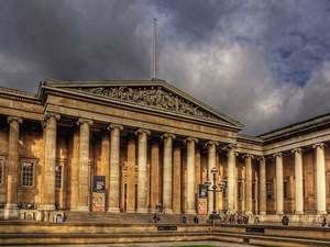 Finalmente el British Museum demanda al Peter Higgs por el robo de más de 1.800 objetos.