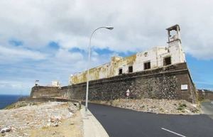 La fortaleza de San Francisco en las Palmas de Gran Canaria en estado de ruina