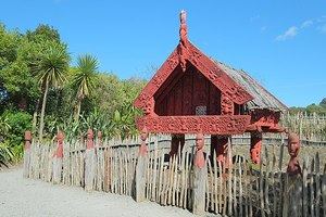 Pataka maori en Nueva Zelanda. Los gallegos aseguran que fueron sus marinos quienes los llevaron allí en 1525. Los maoris tienen  otra opinión.