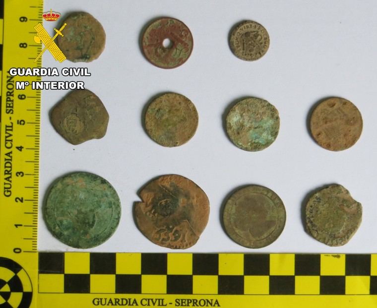 Además de las 11 monedas, se intervino un 'As' romano del periodo de Tiberio