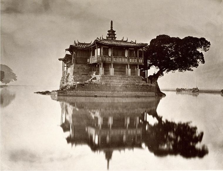 Una copia de Island Pagoda de John Thomson fue robada a la coleccionista de fotografías Amy McCombs