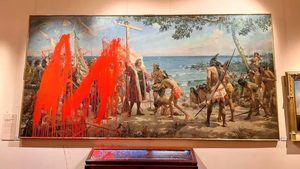 Un experto en patrimonio y un pintor analizan los daños del cuadro vandalizado del Museo Naval