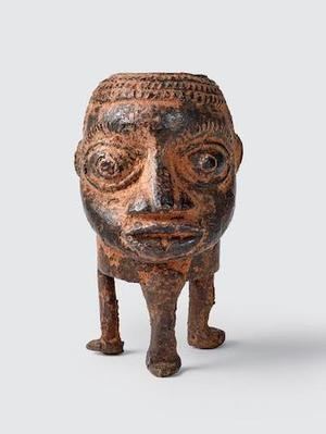 3 museos suizos devuelven 18 bronces de Benín a Nigeria