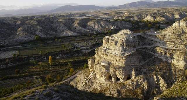 El yacimiento andalusí de El Castellón, en Vélez Rubio, conocido por Velad al Hamar (Almería)