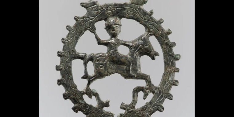 colgante de arnés con jinete montado (siglo VII d.C)