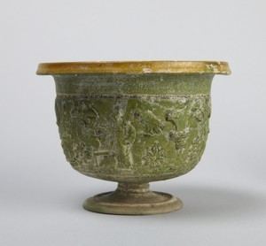 1989
copa vidriada con plomo del siglo I a. C. - siglo I d. C., comprada por el Museo de Arte de la Universidad de Princetony nº  y1989-73.
La procedencia Michael Ward
