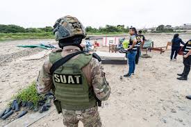 la Policía Nacional del Perú desaloja de Okupas ilegales el complejo arqueológico de Chan Chan.