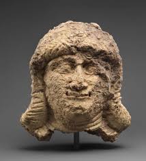 Esta cabeza de mujer babilónica (2000 a. C. ) forma parte del lote restituido