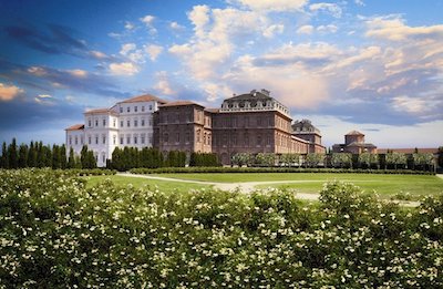 El Palacio Real de Venaria (Turín) fue construido en 161658 por el duque Carlo Emanuele II como pabellón de caza para mayor gloria de la casa Saboya. En 1997 fue declarado Patrimonio Mundial de la UNESCO