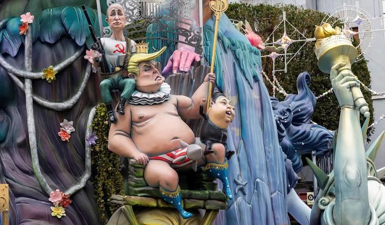 Los maestros falleros están esperando a que vengan los rusos...