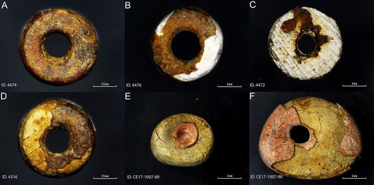 cuentas funerarias de falso ámbar (3000 a.C)