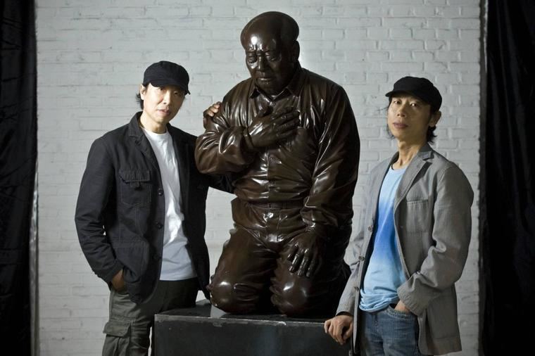 La escultura 'La culpa de Mao', obra de Gao Zhen (izquierda) y Gao Qiang (derecha), en Pekín, China, el 22 de septiembre de 2009.