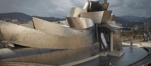 Un paquete sospechoso provoca el desalojo del Museo Guggenheim de Bilbao